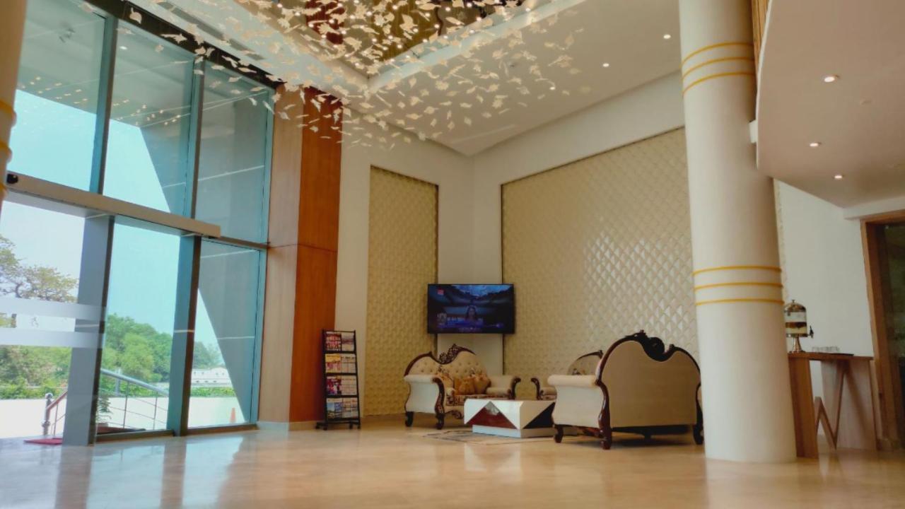 Radisson Hotel Bareilly Airport Exterior photo
